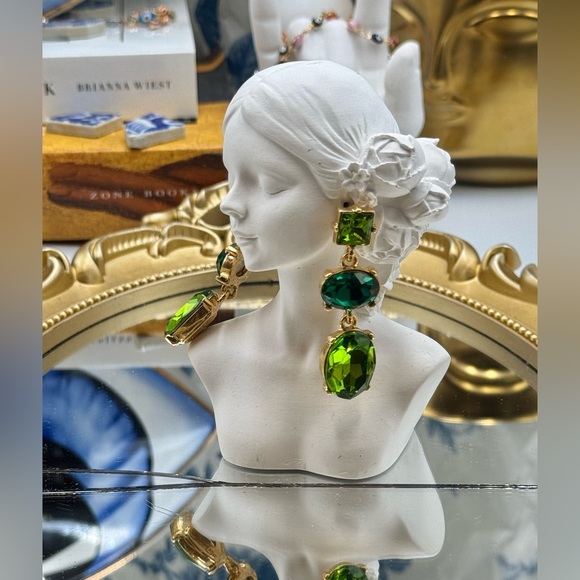 🆕 OSCAR DE LA RENTA 🧿 NWOT Claudia Crystal Drop Earrings, Emerald Multi - Picture 7 of 16